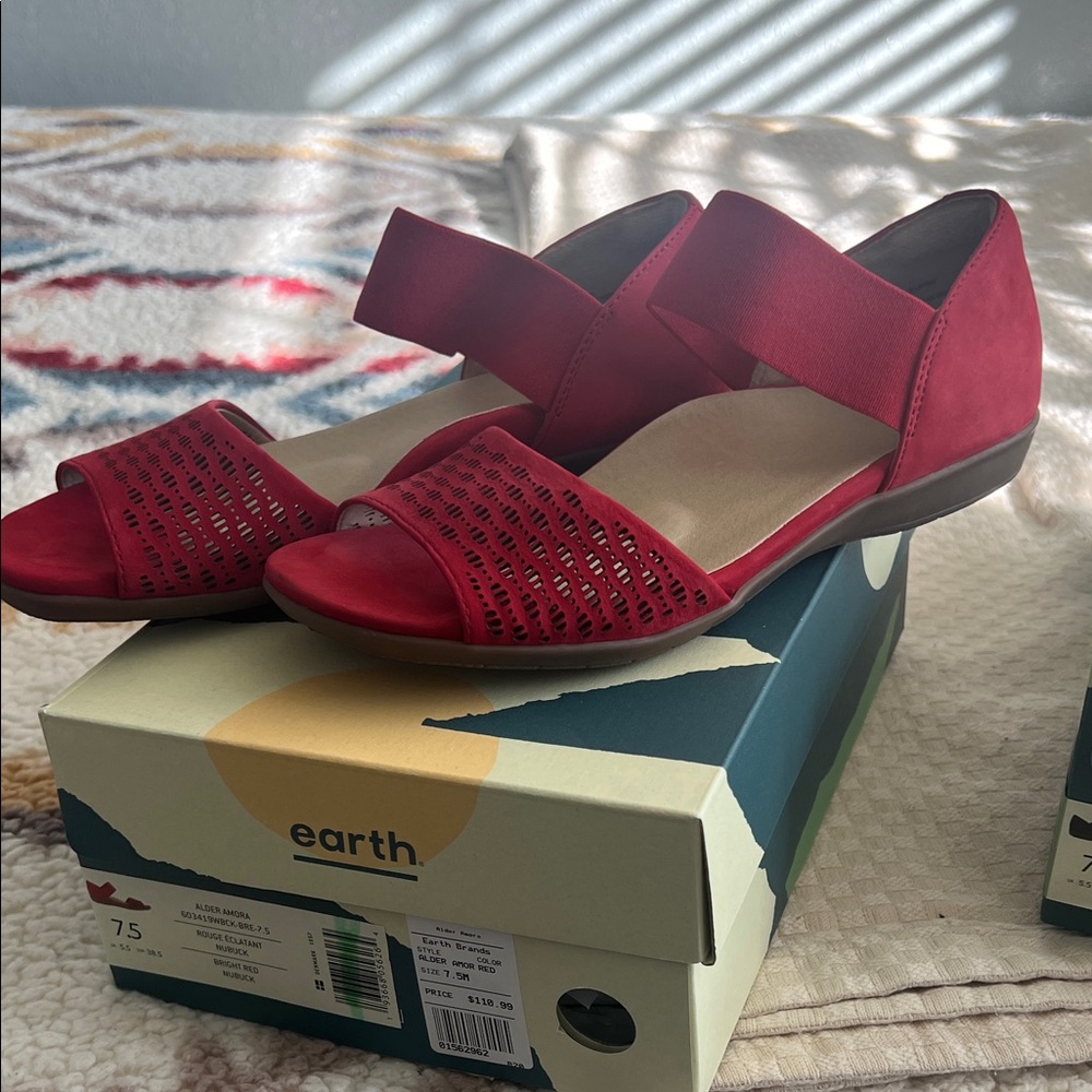 Earth Women's Red Open-Toe Elastic Strap Sandals - Picture 4 of 7